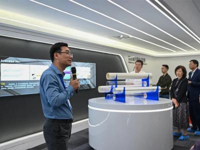 Chairman of the Jiangsu Building Materials Industry Association and his delegation visit